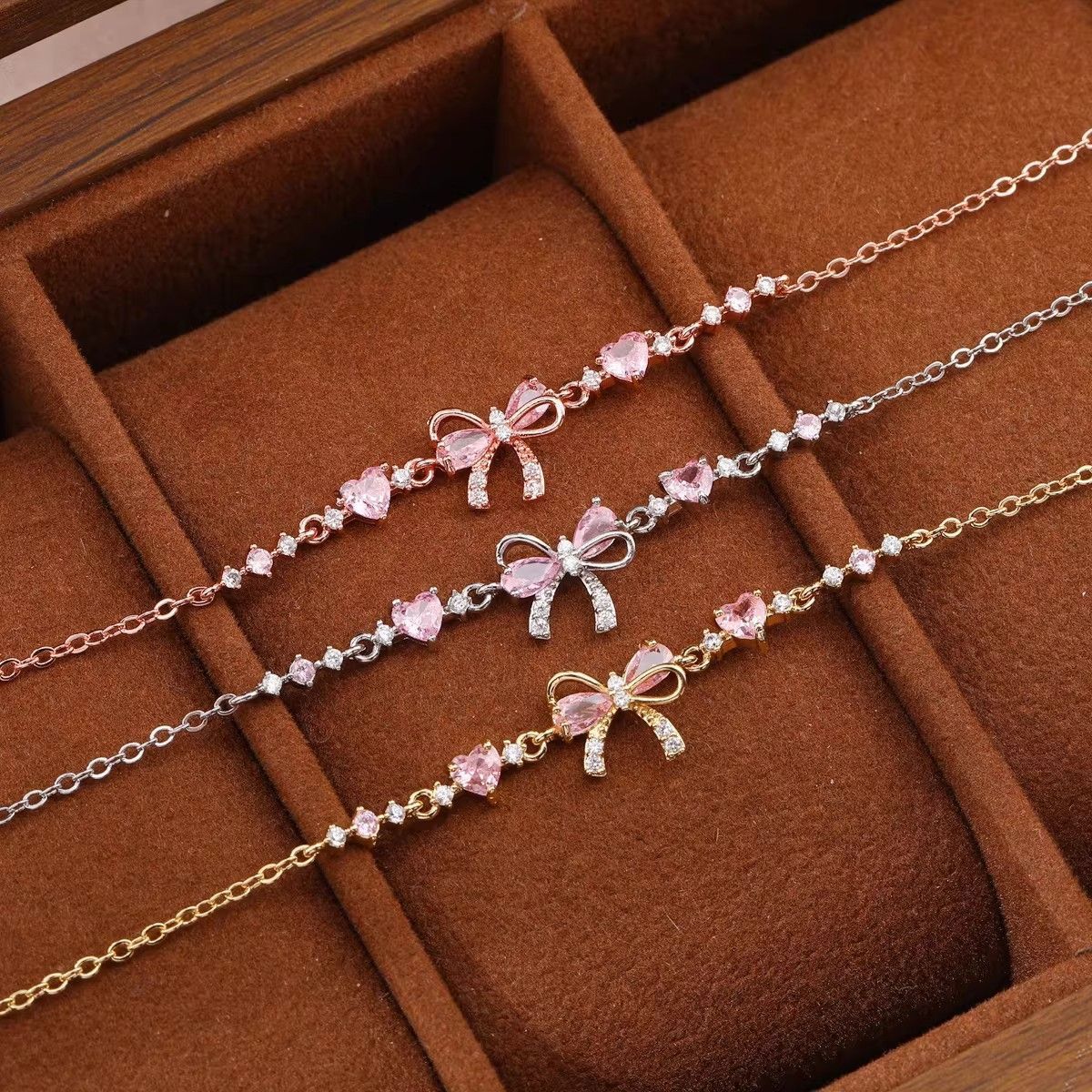 🎀Crystal Bow Bracelet – Elegant Wrist Jewelry with a Romantic Touch