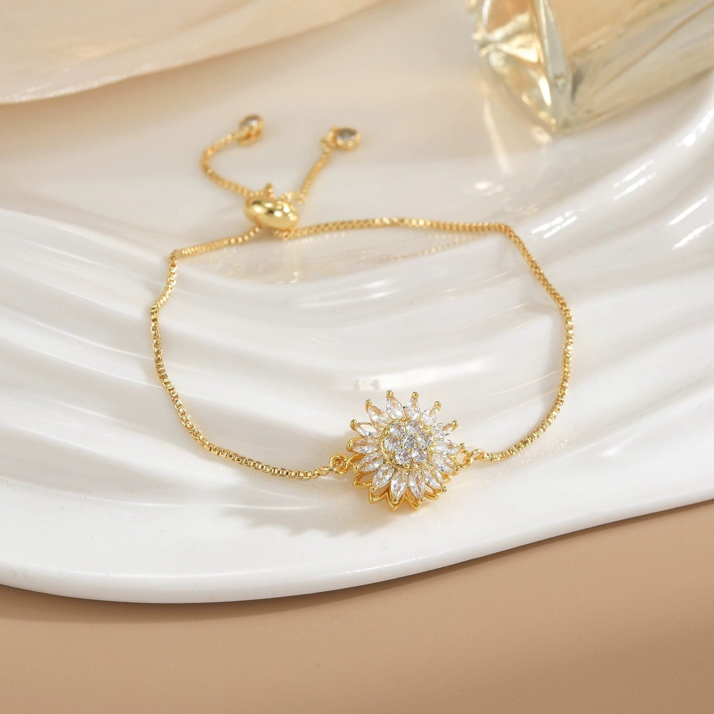 🌻💎 Chic Sunflower Bracelet – Adjustable, Sparkling & Perfect for Any Occasion