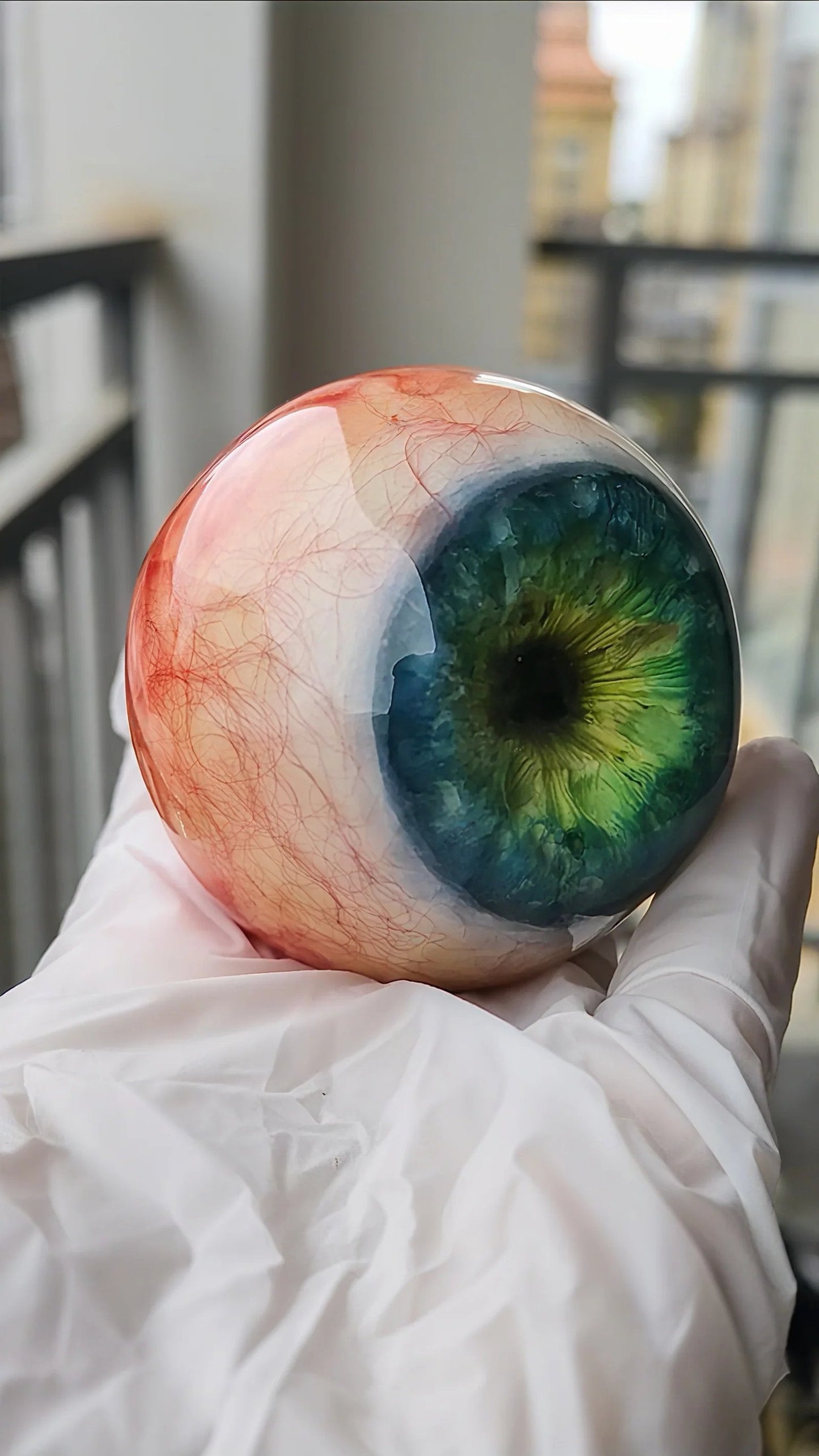👁️ Hyper-Realistic Monster Eye Decor – Resin Art Ornament for Unique Spaces