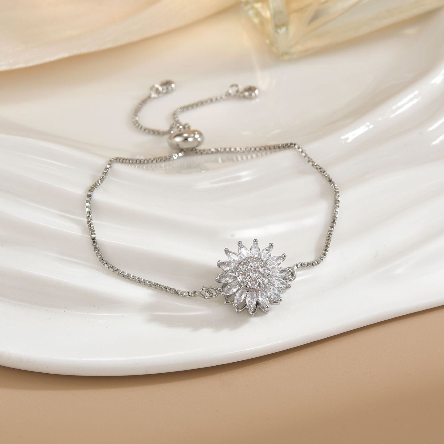 🌻💎 Chic Sunflower Bracelet – Adjustable, Sparkling & Perfect for Any Occasion