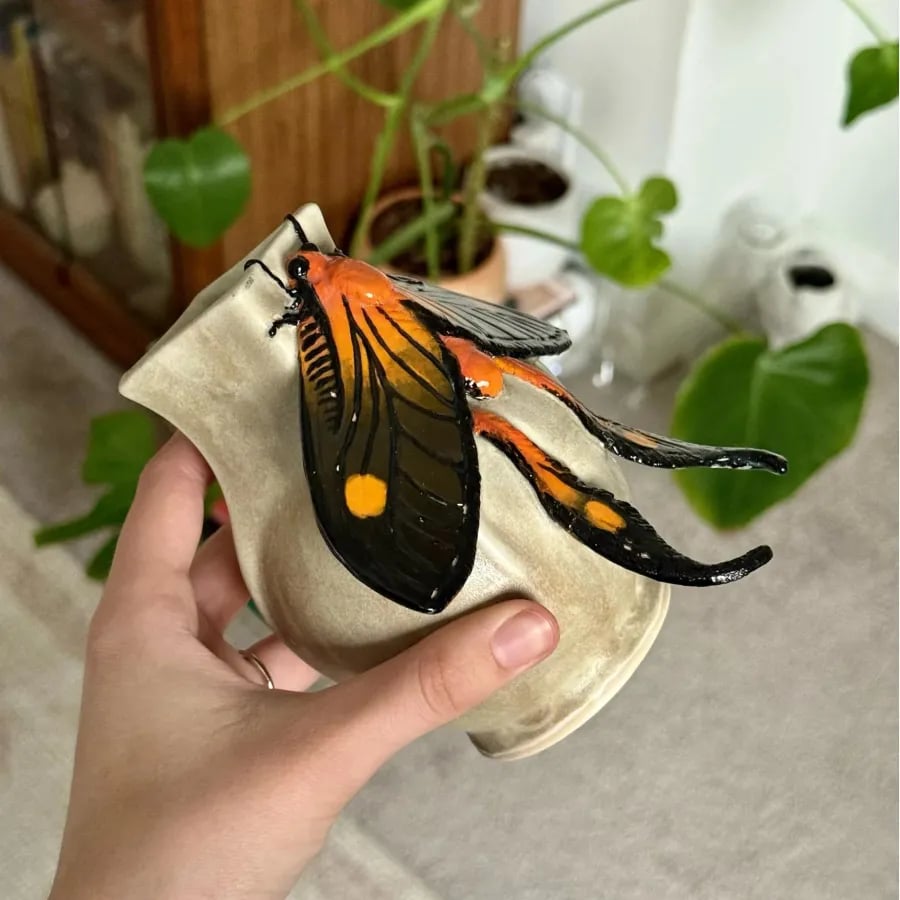 🔥LAST DAY 50% OFF - 🌺Long-Tailed Burnet Moth Vase