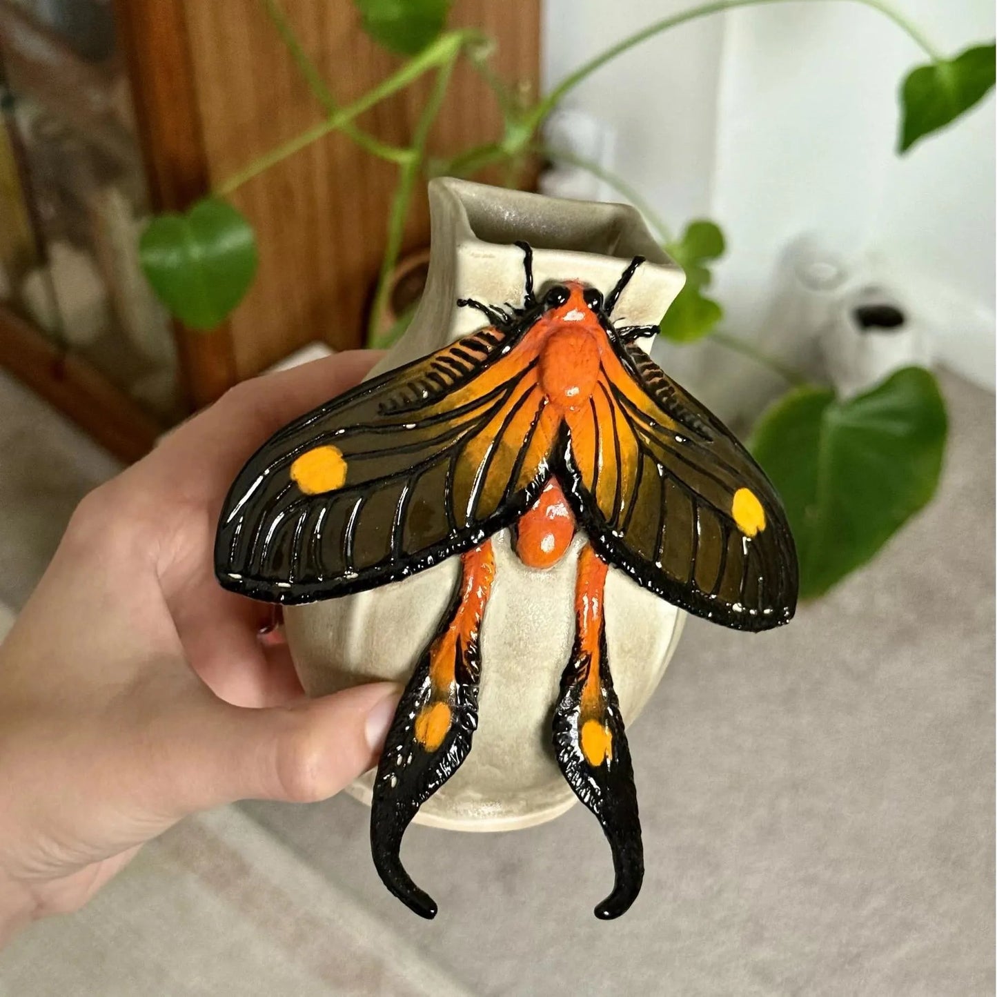 🔥LAST DAY 50% OFF - 🌺Long-Tailed Burnet Moth Vase