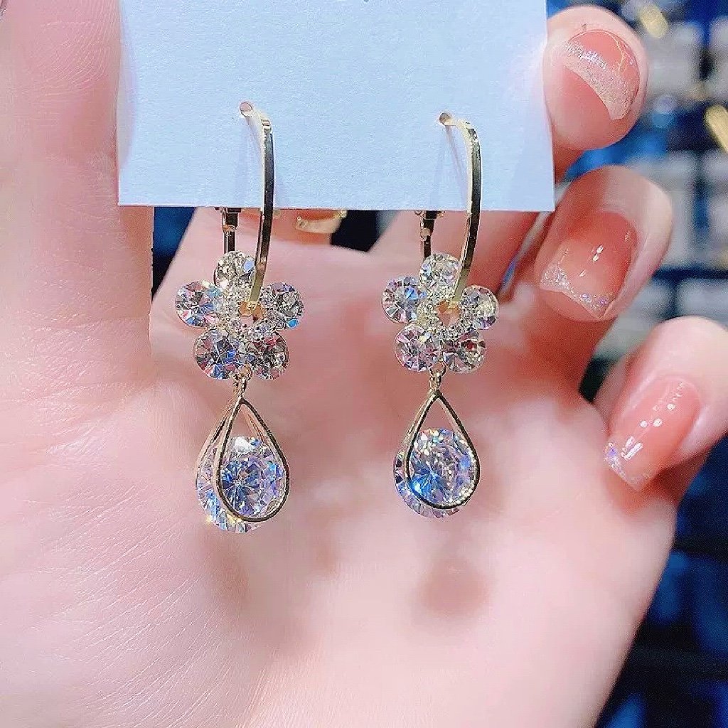 💖 Floral Crystal Drop Earrings