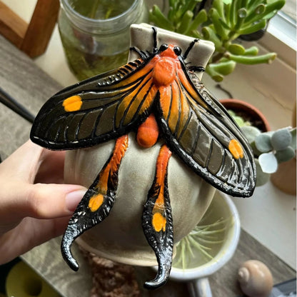 🔥LAST DAY 50% OFF - 🌺Long-Tailed Burnet Moth Vase