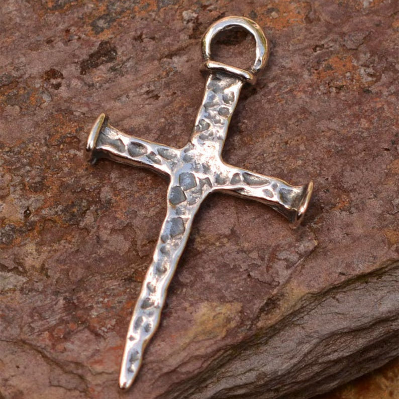 ✝️100 % handgefertigtes rustikales Nagelkreuz aus Silber